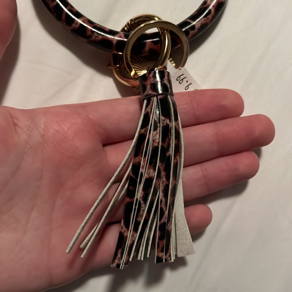 Cheetah Key Chain - Picture 3 of 5
